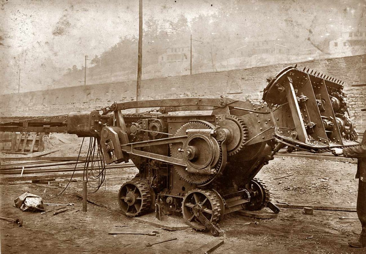 1908_tractor.jpg