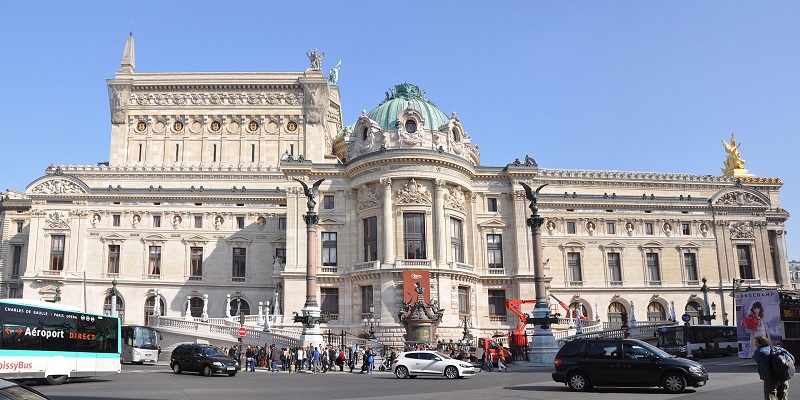 1920px-Façade_Ouest_de_l'Opéra_Garnier_(2014).jpg