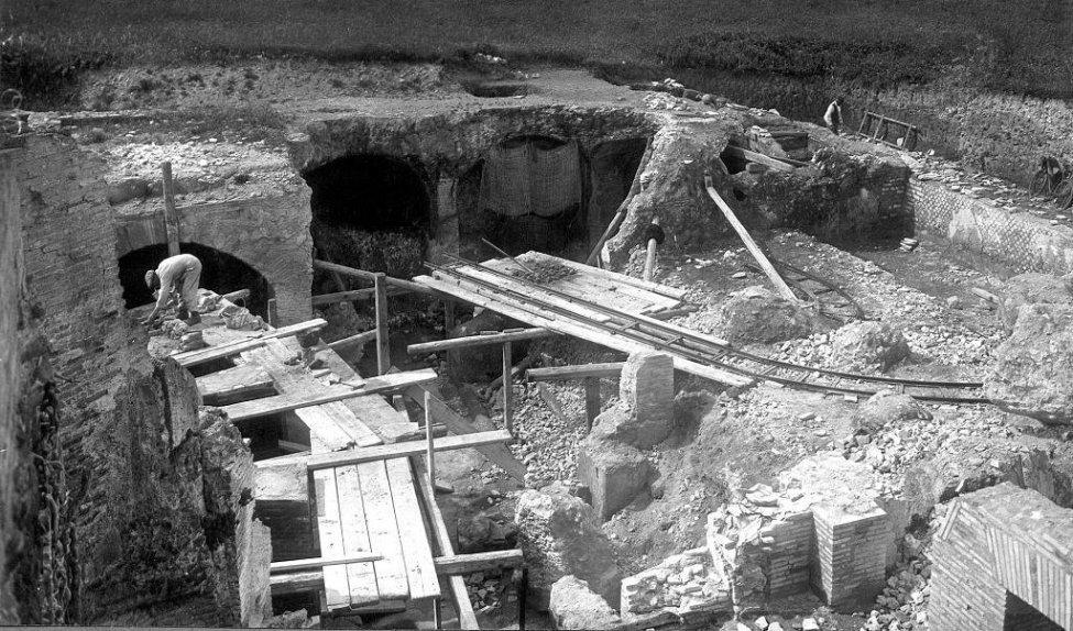 Excavation_Rome_2.jpg