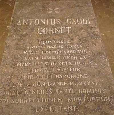 gaudi_gravestone.JPG