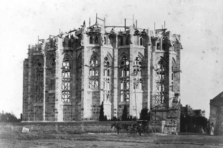 gaudi_sda_familia_1892.jpg