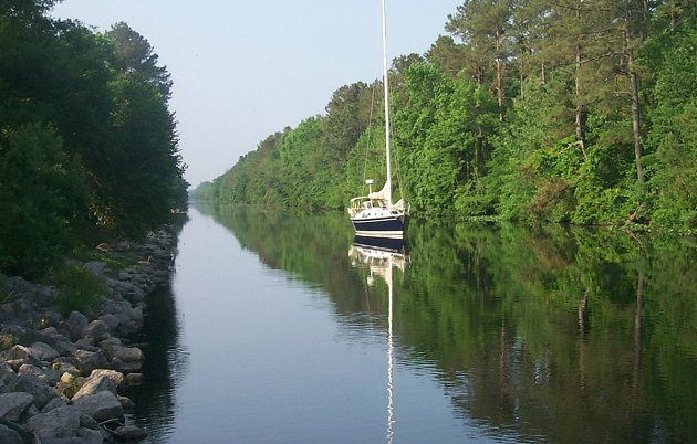 Great_Dismal_Swamp_Canal.jpg