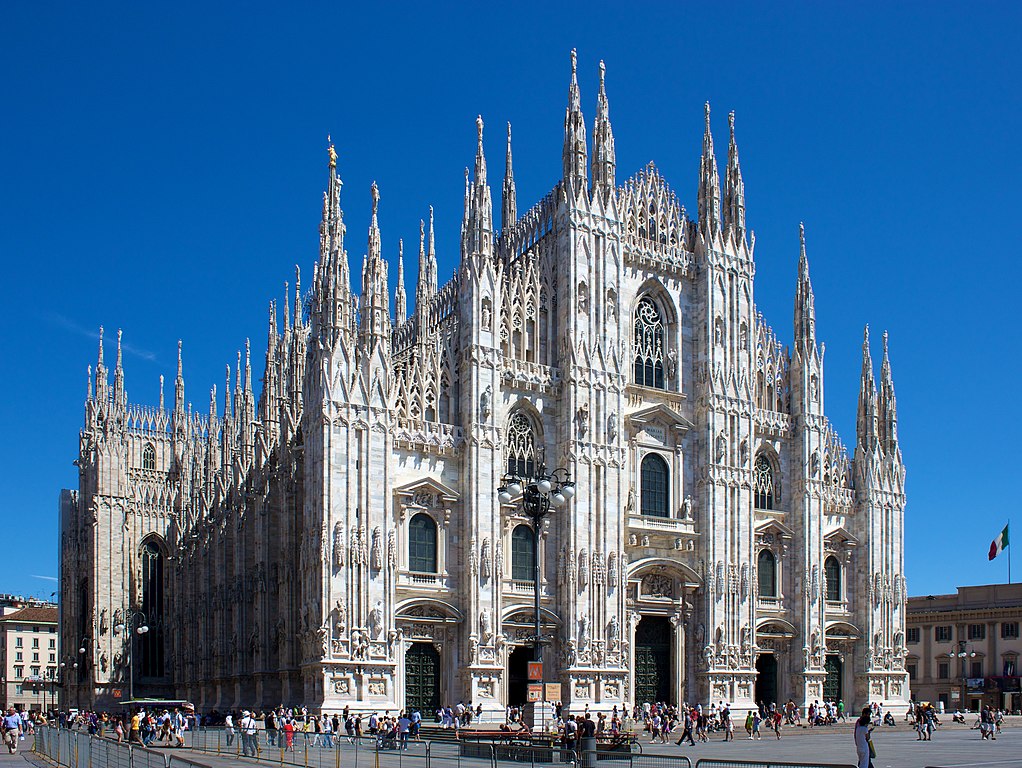 Milan_Cathedral_from_Piazza_del_Duomo.jpg