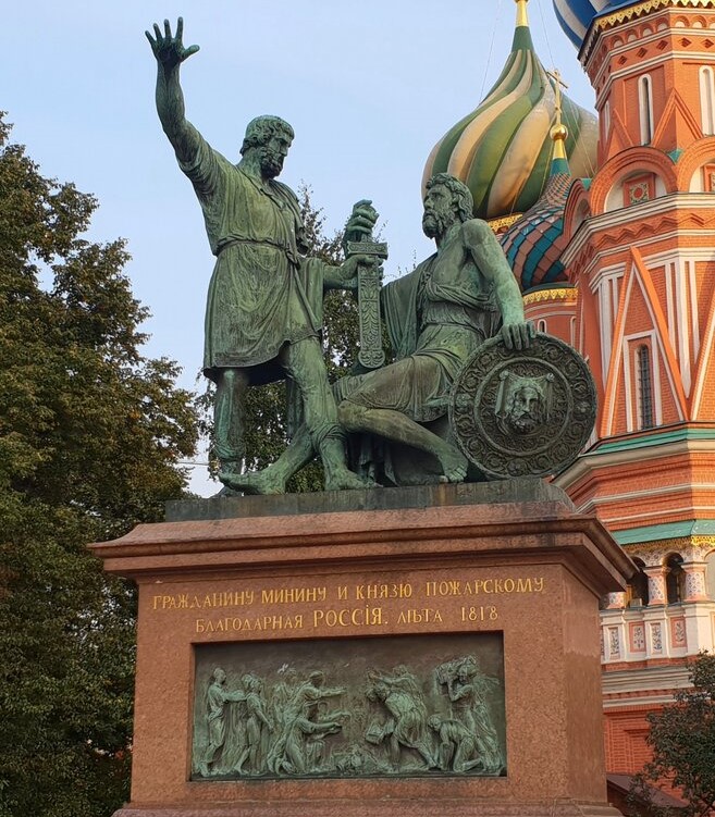 Monument_to_Minin_and_Pozharsky.jpg