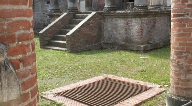 Piranesi_Pompeii_water_well_3.jpg