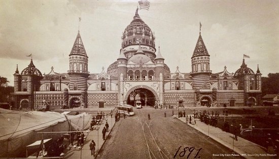 the-corn-palace-in-1891.jpg