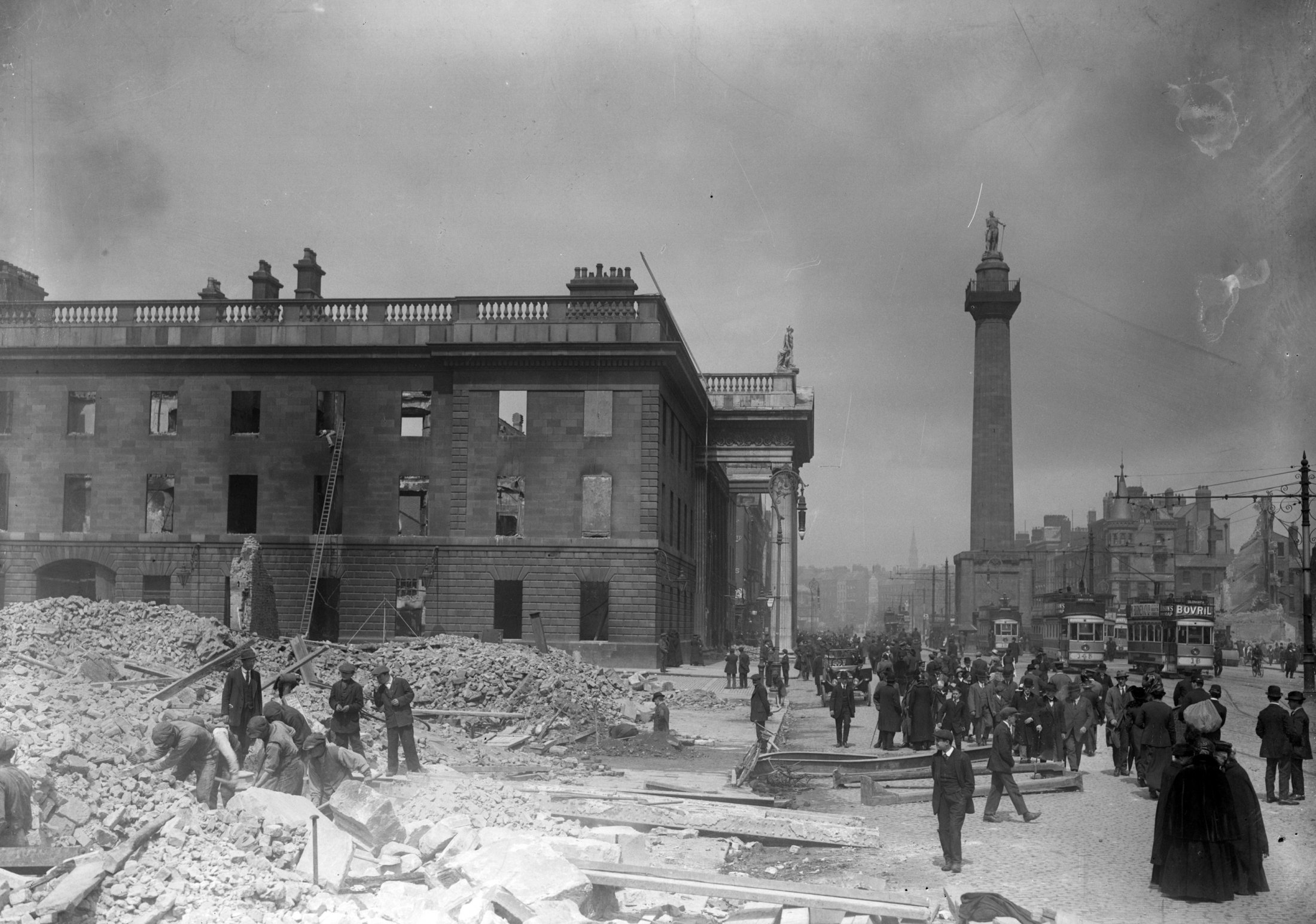 The_shell_of_the_G.P.O._on_Sackville_Street_after_the_Easter_Rising.jpg