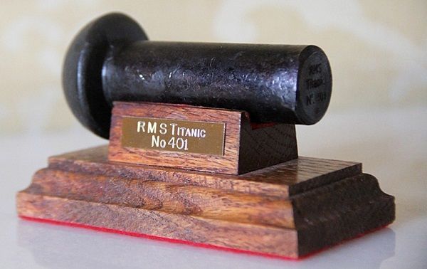 Titanic_hull_rivet.jpg